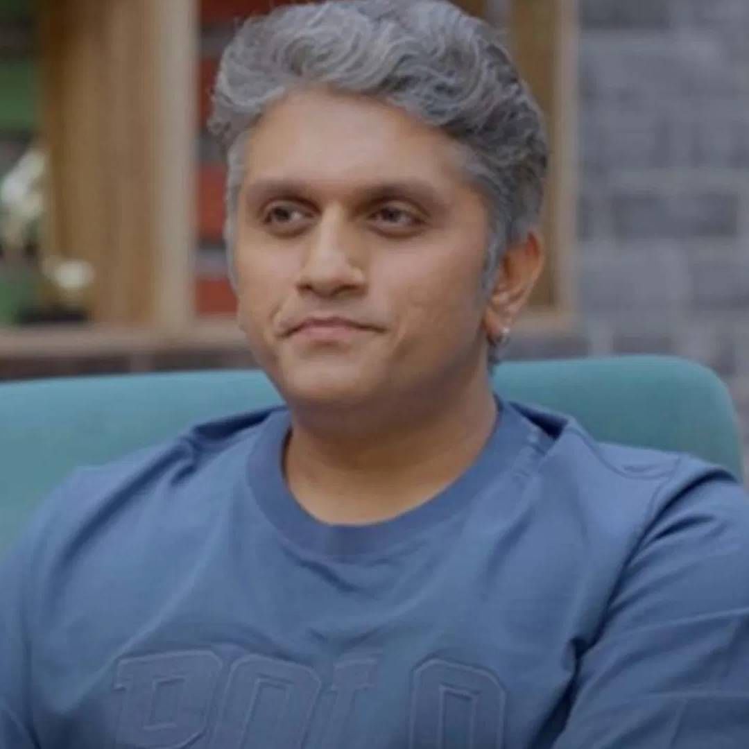 मोहित सूरीने अहानला कसं कास्ट केलं? त्या बद्दल खुलासा केलाय.  मोहितने सांगितलं की, अहानच नाव फिल्ममेकर आदित्य चोप्राने सुचवलेलं.  'सैयारा' ची स्क्रिप्ट वाचल्यानंतर आदित्य म्हणाला की, या रोलसाठी माझ्याकडे एक व्यक्ती आहे. 