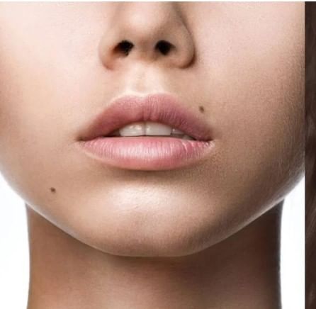 समुद्रशास्त्रानुसार महिलेच्या नाकावर तीळ असेल तर त्या महिलेला भौतिक सुख-सुविधा मिळतात. तसेच अशा प्रकारच्या तरुणींना धनी नवरा मिळण्याची शक्यता असते. 