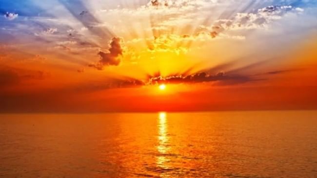 सकाली उठल्यानंतर देवाचा जप करायला हवा. त्यामुळे घरात सकारात्मकता निर्माण होते. तसेच मानसिक शांती, आत्मविश्वास निर्माण होतो. 