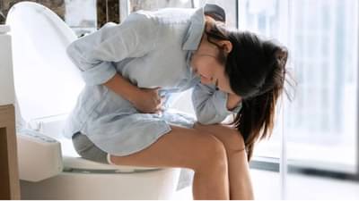 सकाळी पोट साफ होत नसेल, तर उठल्यानंतर आधी 5 मिनिटे हे काम करा, लगेच रिझल्ट दिसेल