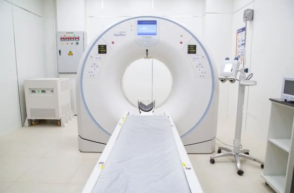 दरम्यान, एमआरआय करताना शरीरावर कोणत्याही धातूचे दागिने नसावे, असे सांगितले जाते. ही बाब मृत व्यक्तीने न ऐकल्यामुळे यातच त्याचा मृत्यू झाला.   