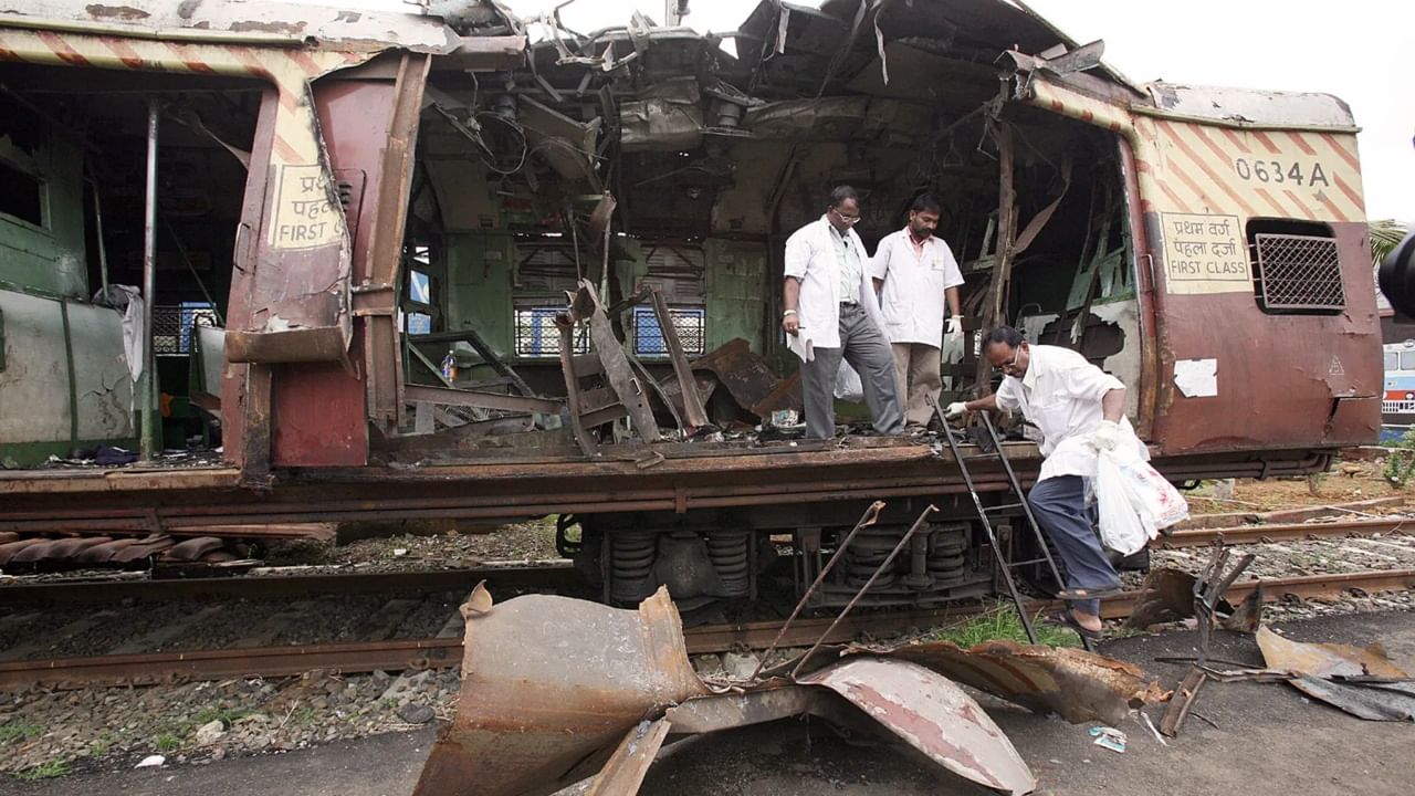 फाशी रद्द, तात्काळ सोडा, मुंबईच्या बॉम्बस्फोटातील आरोपींची निर्दोष सुटका