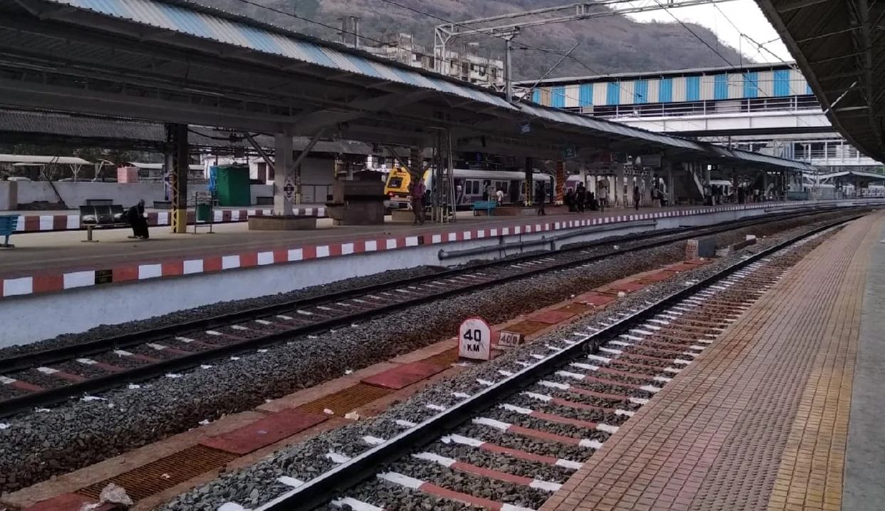 मुंब्रा येथील त्याच वळणावर पुन्हा अपघात,रेल्वेने हलगर्जीची परिसीमा गाठली मुंब्रा येथील त्याच वळणावर पुन्हा अपघात,रेल्वेने हलगर्जीची परिसीमा गाठली