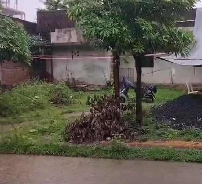 नागपूर - दारू पिऊन मोठ्या भावाच्या पत्नीला शिवीगाळ करण्याच्या वादातून मोठा अनर्थ घडला आहे. नागपुरातील बेलतरोडी पोलीस ठाण्याच्या हद्दीत खापरी पुनर्वसन भागात ही घटना घडली आहे.