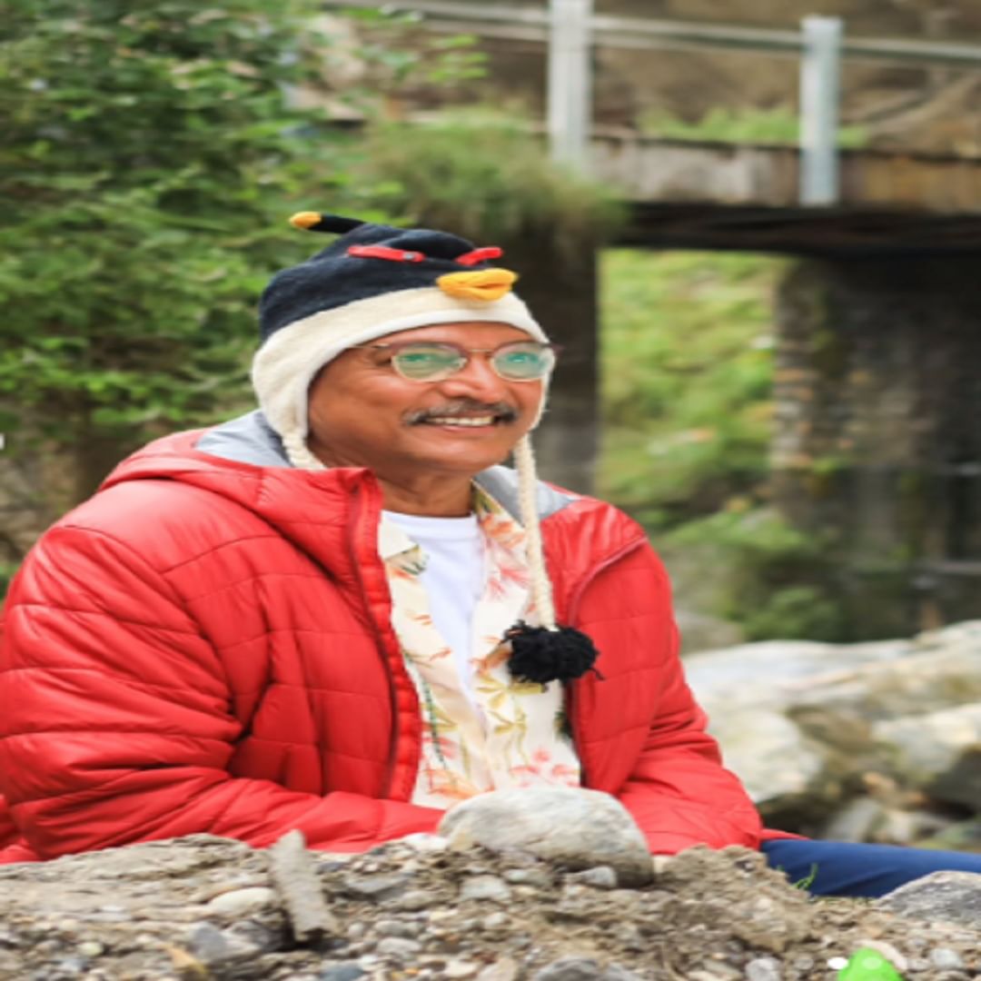 नाना पाटेकर यांनी 'अग्निसाक्षी' आणि 'क्रांतीवीर' सारख्या चित्रपटांमधून प्रेक्षकांच्या मनात घर केलं. त्यांना त्यांच्या अनेक भूमिकांसाठी पुरस्कारांनी गौरवण्यात आलं. सोबतच मराठी सिनेसृष्टीतील त्यांच काम त्या तोडीच आहे. एवढं नाही तर नाना नाम फाउंडेशनशी जोडलेले आहेत.
