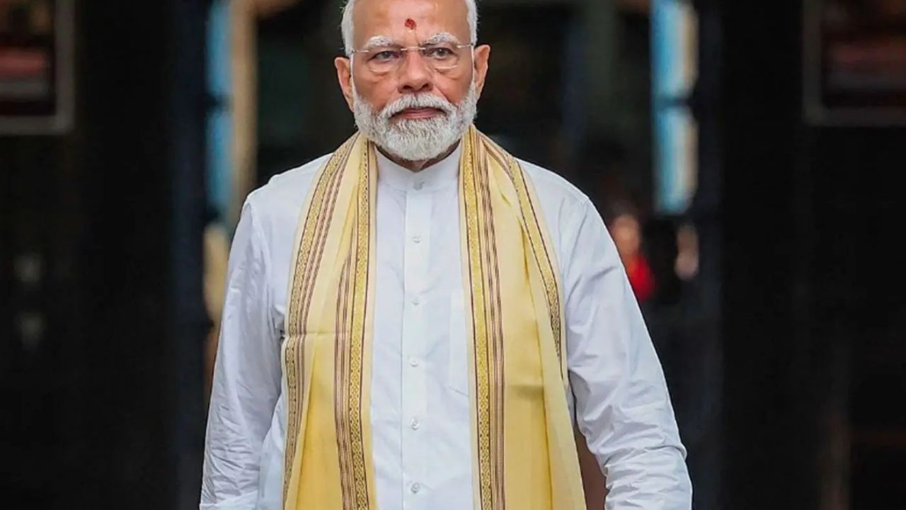 त्यांच्या रणनीतीने पाकिस्तानला...; तिन्ही सैन्याचे पंतप्रधान नरेंद्र मोदींने केले कौतुक! त्यांच्या रणनीतीने पाकिस्तानला...; तिन्ही सैन्याचे पंतप्रधान नरेंद्र मोदींने केले कौतुक!