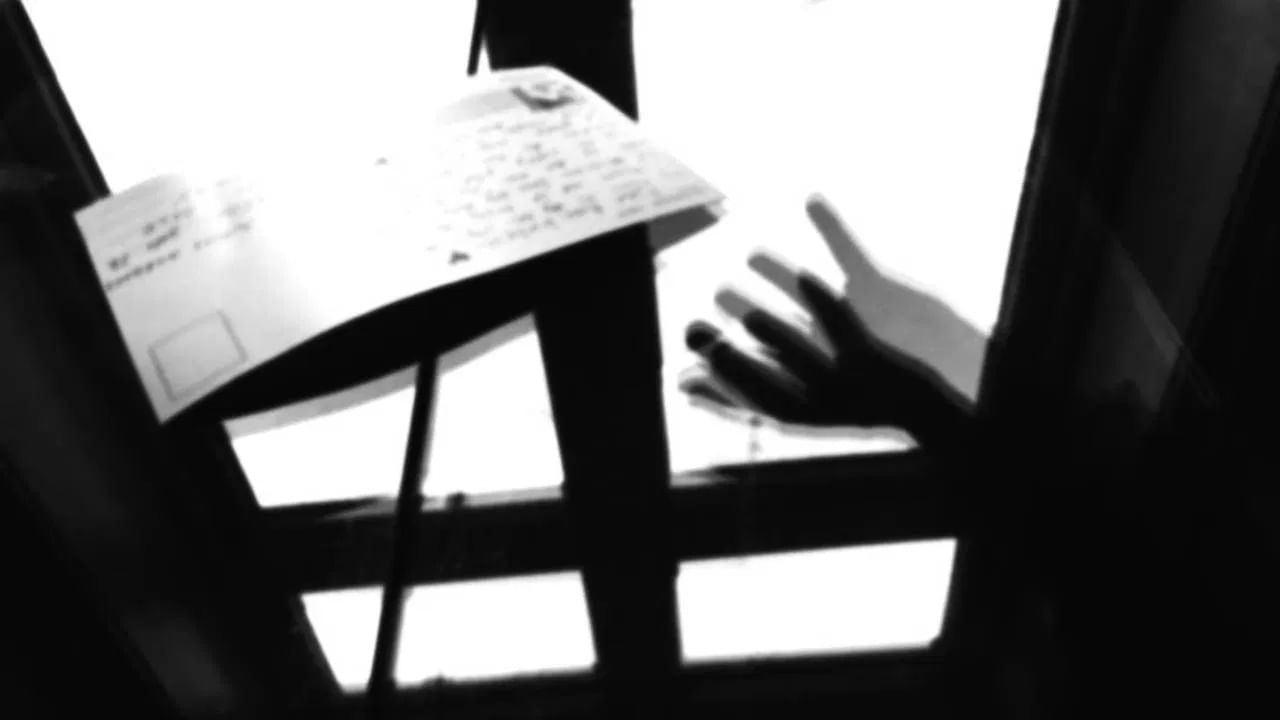 काळीज पिळवटून टाकणारी घटना! आईला शिक्षणाचा त्रास नको म्हणून चिठ्ठी लिहित तरुणीने उचलले मोठे पाऊल काळीज पिळवटून टाकणारी घटना! आईला शिक्षणाचा त्रास नको म्हणून चिठ्ठी लिहित तरुणीने उचलले मोठे पाऊल