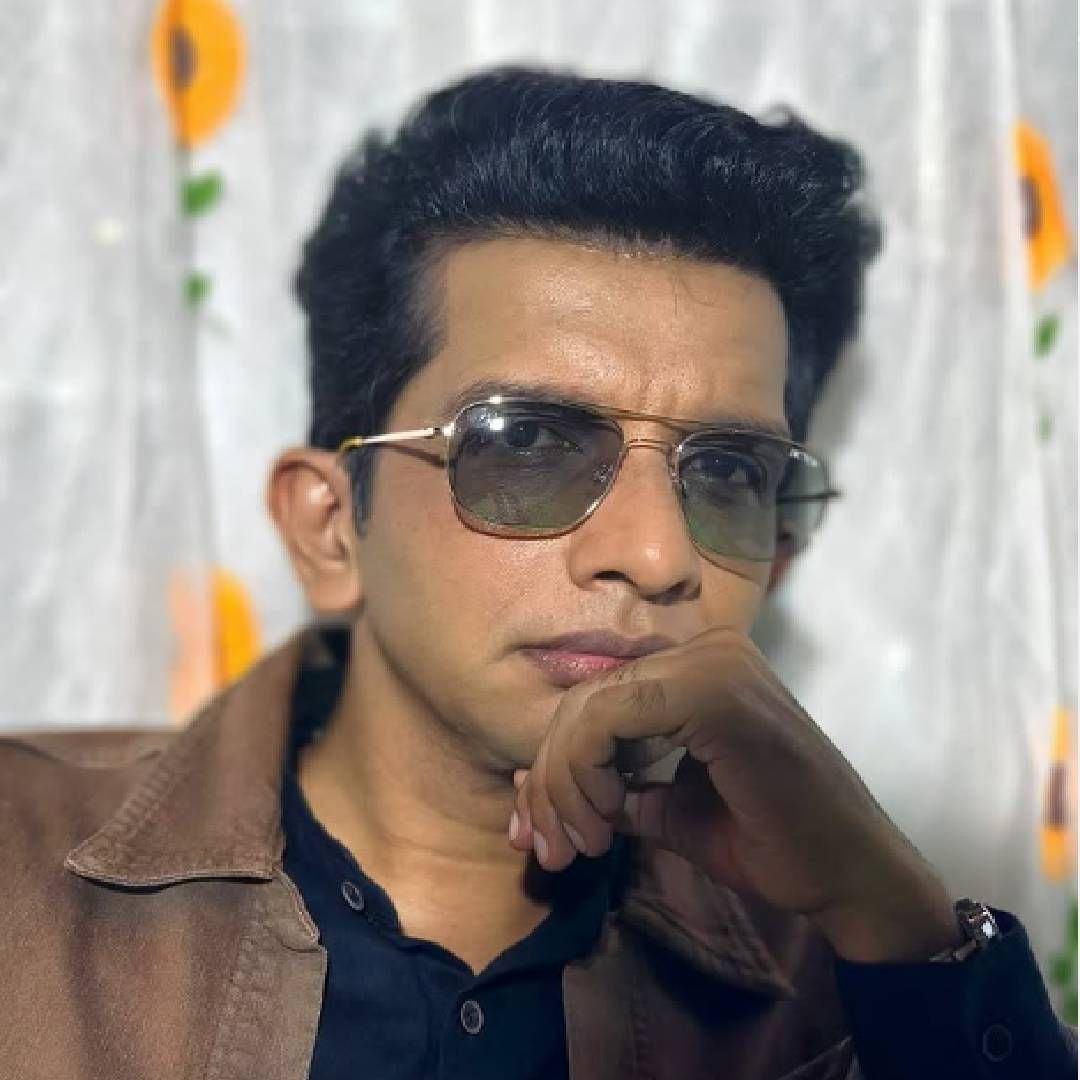 मी स्वत:हून कार्यक्रमातून माघार घेतलीय. कारण सध्या इतर कार्यक्रम आहेत. भाऊ कदम सरांच सुद्धा हेच कारण आहे. ते माझ्यासोबत याच सिनेमात आहेत. ते सुद्धा कार्यक्रमात नसतील. आम्ही नसण्याचं हे कारण आहे असं निलेश साबळे म्हणाला.