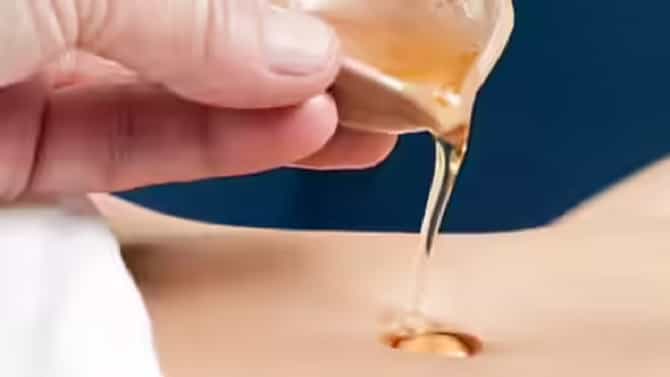 नाभीमध्ये तेल टाकण्याचे जबरदस्त फायदे तुम्हाला माहिती आहेत का?