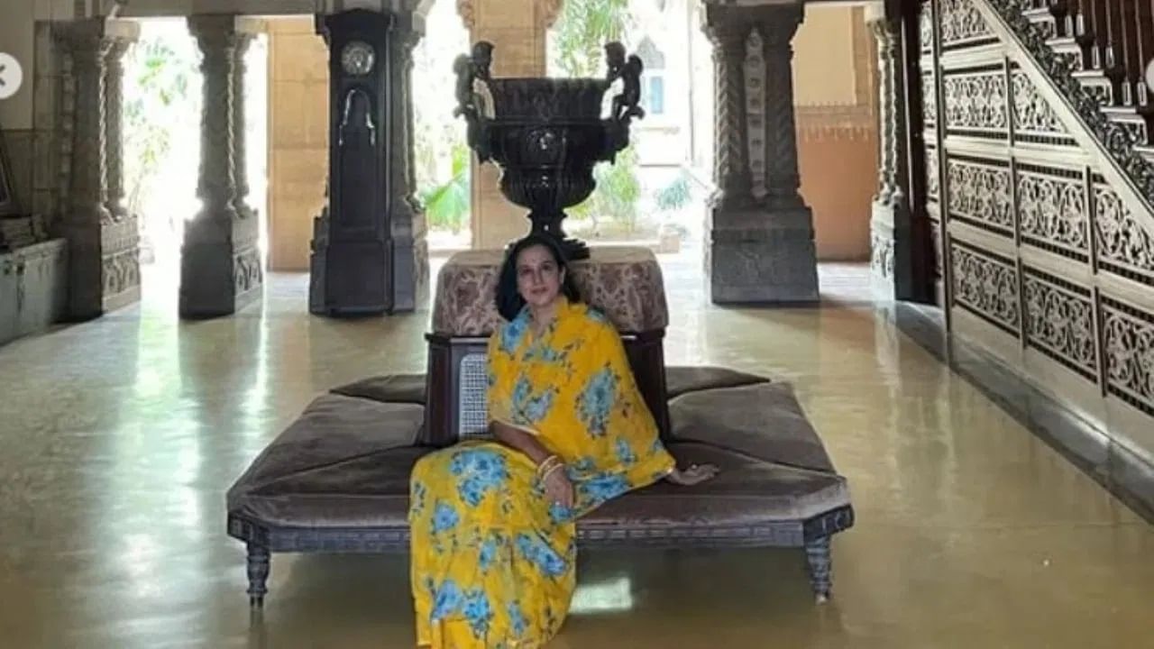 हा राजवाडा चार मजली उंच आहे आणि सुमारे 700 एकर क्षेत्रात पसरलेला आहे. प्रसिद्ध वनस्पतिशास्त्रज्ञ सर विल्यम गोल्डरिंग यांनी डिझाइन केलेल्या सुंदर बागांनी वेढलेला आहे.