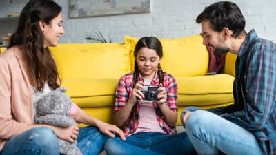 मुलांशी संवाद साधताना अडचणी येतात, मग 25 सेकंदाचा मंत्रा नक्की वाचा