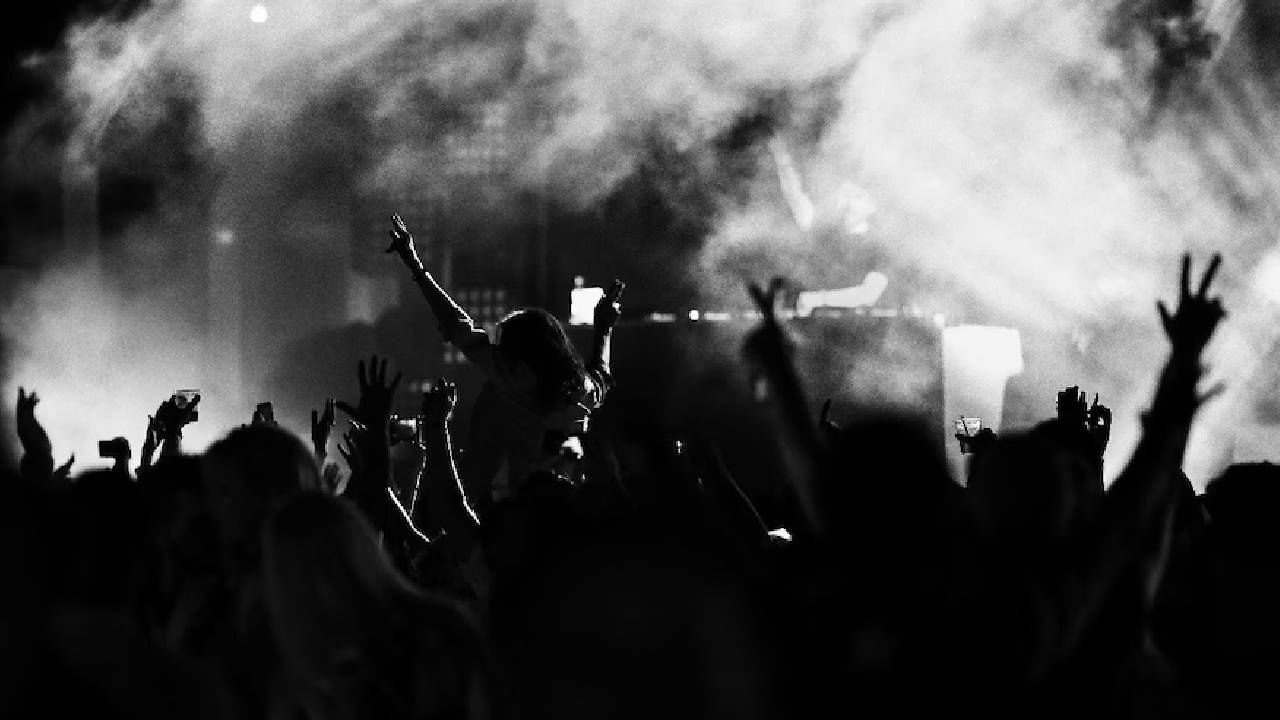 पोर्टा-पॉटी पार्टी.. झगमगत्या दुबईचं 'डार्क सिक्रेट'; महिलांसोबत किळसवाणा प्रकार, अंगावर येईल काटा!