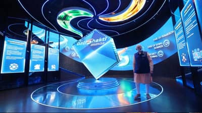 AI, UPI पासून ग्लोबल लीडरशीपपर्यंत कसा बदलला भारत? PM मोदींचा ब्लॉग!