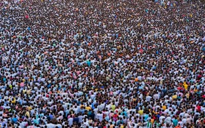जगाची लोकसंख्या वाढतेय, भारत तर सर्वात पुढे, परंतू या 10 देशांची लोकसंख्या घटतेय !