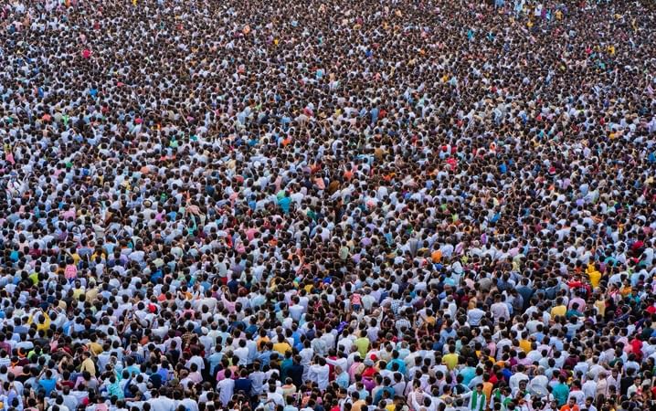 जगाची लोकसंख्या वाढतेय, भारत तर सर्वात पुढे, परंतू या 10 देशांची लोकसंख्या घटतेय !
