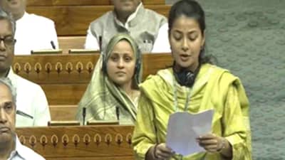 Operation Sindoor : ऑपरेशन सिंदूर म्हणजे तमाशा, प्रणिती शिंदेंची टीका, चित्रा वाघ भडकल्या!