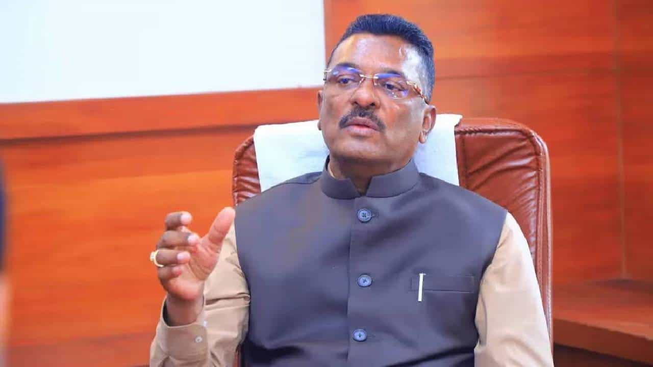 Pratap Sarnaik : हिंमत असेल मोर्चात सहभागी होणाऱ्या प्रताप सरनाईकांना अटक करुन दाखवा; शिंदेंच्या बड्या मंत्र्यांचं सरकारलं चॅलेंज Pratap Sarnaik : हिंमत असेल मोर्चात सहभागी होणाऱ्या प्रताप सरनाईकांना अटक करुन दाखवा; शिंदेंच्या बड्या मंत्र्यांचं सरकारलं चॅलेंज