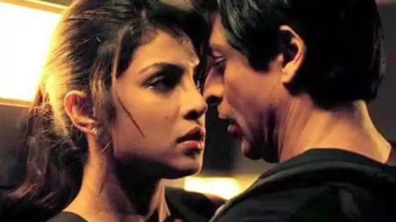 शाहरुख खान याच्यासोबत देखील प्रियांकाच्या नावाची चर्चा रंगली होती. रिपोर्ट्सनुसार, जेव्हा शाहरुखची पत्नी गौरी खानला या नात्याची बातमी कळली तेव्हा दोघांच्याही आयुष्यात खळबळ उडाली. अशा परिस्थितीत शाहरुखने प्रियंकापासून अंतर ठेवण्याचा निर्णय घेतला. प्रियंका शाहरुखसोबत 'डॉन' सिनेमात दिसली आहे.