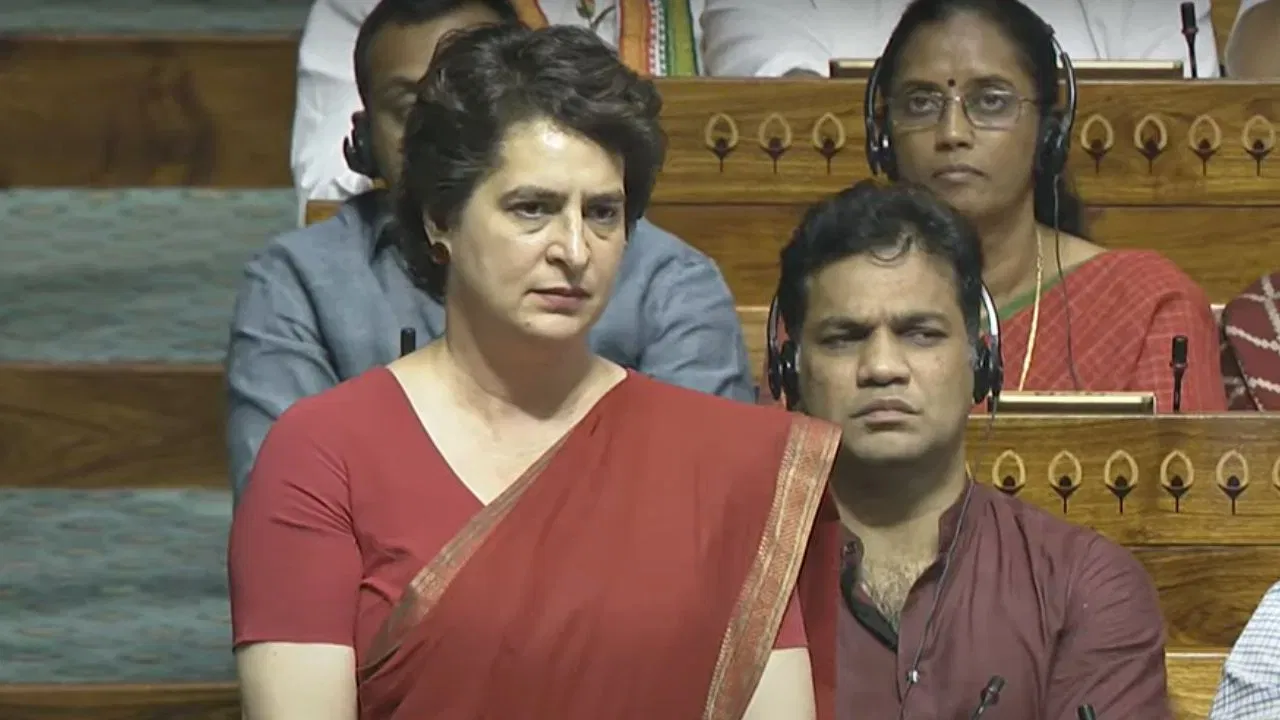 काश्मीरमध्ये TRF ने 25 दहशतवादी हल्ले केले, पण पहलगाम हल्ल्याबाबत कोणालाही कल्पना का नव्हती? प्रियांका गांधींचा सरकारला सवाल