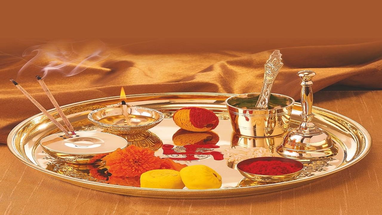 श्रावण महिन्यात घरी अशा प्रकारे करा महादेवाची पूजा, पूर्ण होतील सर्व मनोकामना श्रावण महिन्यात घरी अशा प्रकारे करा महादेवाची पूजा, पूर्ण होतील सर्व मनोकामना