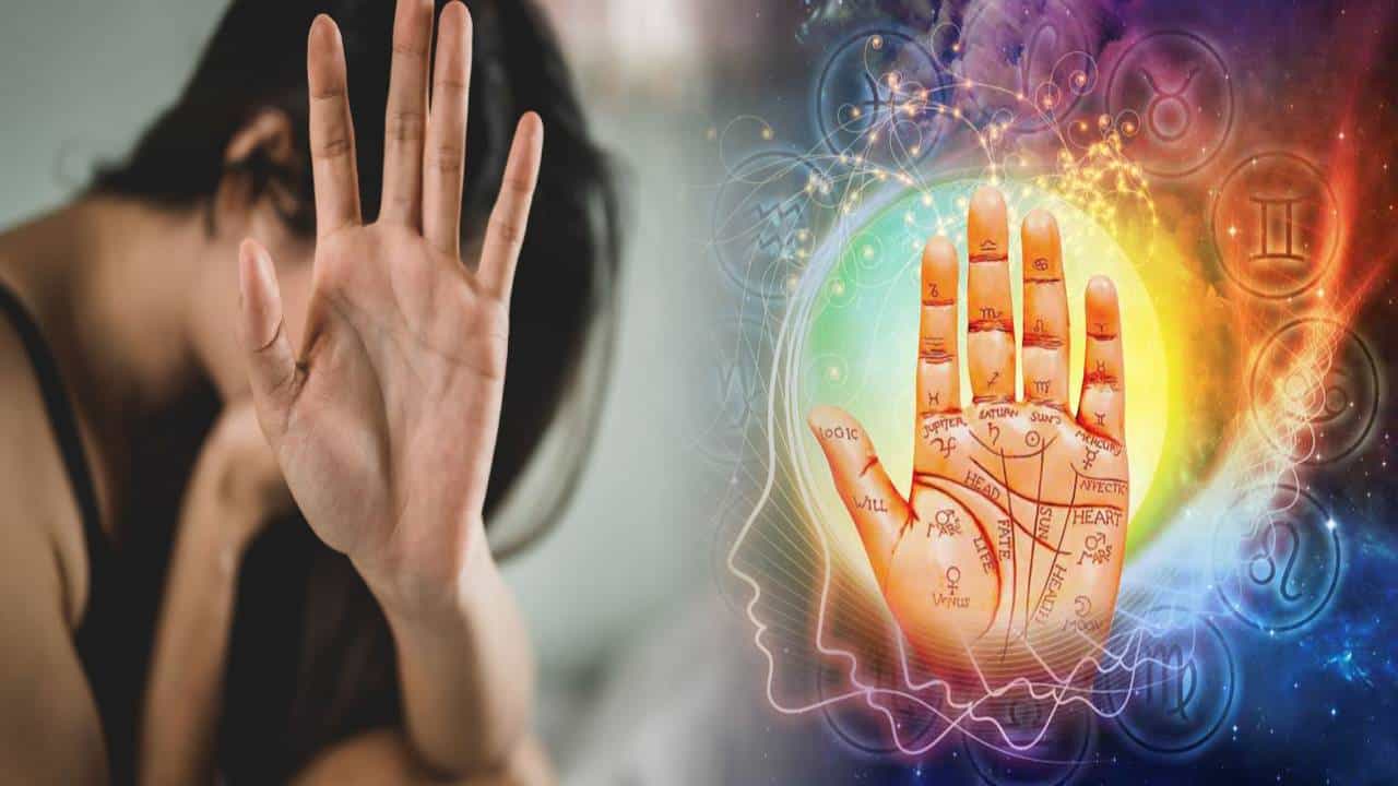 Pune : त्यानं तिला एकांतात घेरलं अन् मारली मिठी, मंत्र देण्याच्या नावाखाली ज्योतिषानं जे केलं ते संतापजनक Pune : त्यानं तिला एकांतात घेरलं अन् मारली मिठी, मंत्र देण्याच्या नावाखाली ज्योतिषानं जे केलं ते संतापजनक