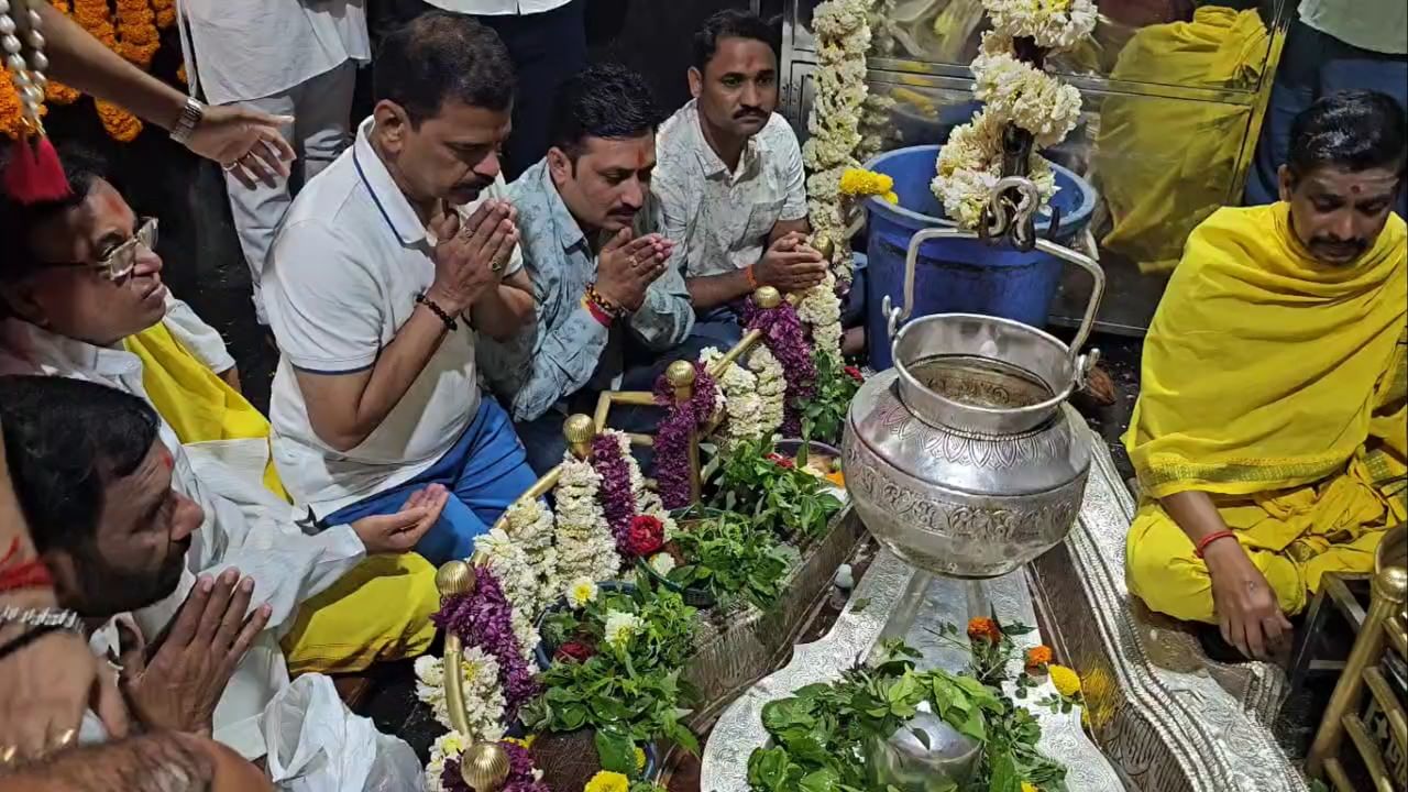 महिला आणि पुरुषांसाठी स्वतंत्र रांगांची सोय करण्यात आली असून, विशेष पासची सुविधाही उपलब्ध आहे. स्वयंसेवक आणि पोलिसांची विशेष यंत्रणा येथे कार्यरत आहे. आज सुमारे एक ते दीड लाख भाविक दर्शन घेतील असा अंदाज आहे.