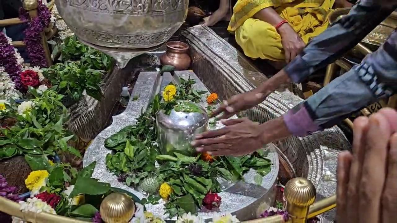 श्रावणामुळे मंदिरावर आकर्षक विद्युत रोषणाई करण्यात आली आहे. तसेच सुमारे पाच क्विंटल फुलांनी सुंदर आरास केली आहे. सुरक्षेच्या दृष्टीने मंदिर परिसरात १३५ सीसीटीव्ही कॅमेरे बसवण्यात आले आहेत.