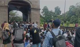 पुणे विद्यापीठात विद्यार्थ्यांचे 'कॅरी ऑन' आंदोलन, आश्वासनानंतर माघार पुणे विद्यापीठात विद्यार्थ्यांचे 'कॅरी ऑन' आंदोलन, आश्वासनानंतर माघार