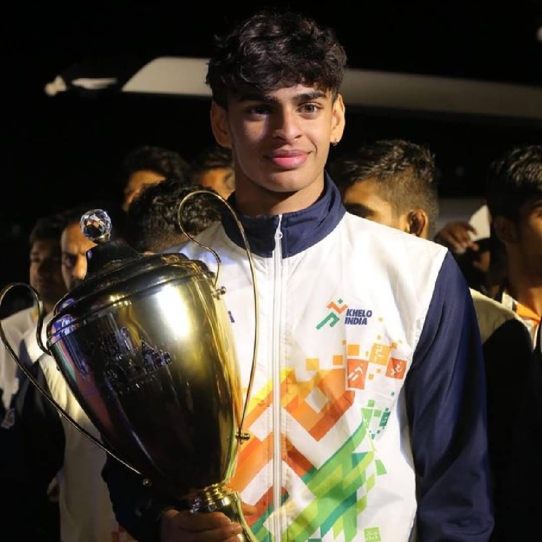 आर. माधवनचा मुलगा वेदांतने मलेशियाई ओपनमध्ये पाच वेळा सुवर्णपदक जिंकलं आहे. तर डॅनिश ओपनमध्ये सुवर्ण आणि रौप्य पदक पटकावलं आहे. लातविया आणि थायलँड ओपनमध्ये त्याने कांस्य पदक आपल्या नावावर केलं आहे. 
