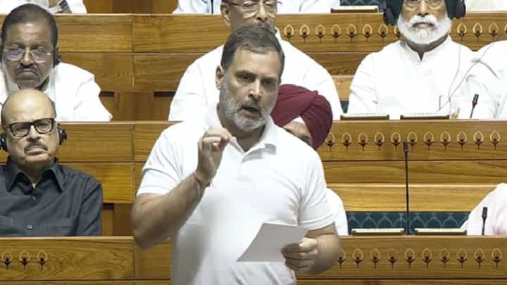 दम असेल तर पंतप्रधानांनी...; राहुल गांधींचा मोदींवर हल्लाबोल दम असेल तर पंतप्रधानांनी...; राहुल गांधींचा मोदींवर हल्लाबोल