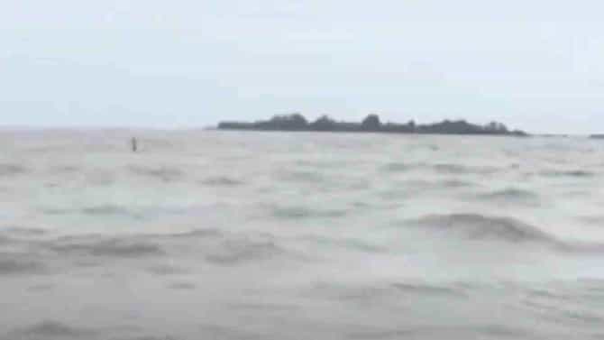 मोठी बातमी! रायगडमध्ये मच्छीमारांची बोट बुडाली