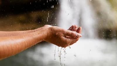 पावसाळ्यात खराब पाण्यामुळे पोटदुखीचा त्रास होतोय? स्वयंपाकघरातील हा पदार्थ ठरेल फायदेशीर...