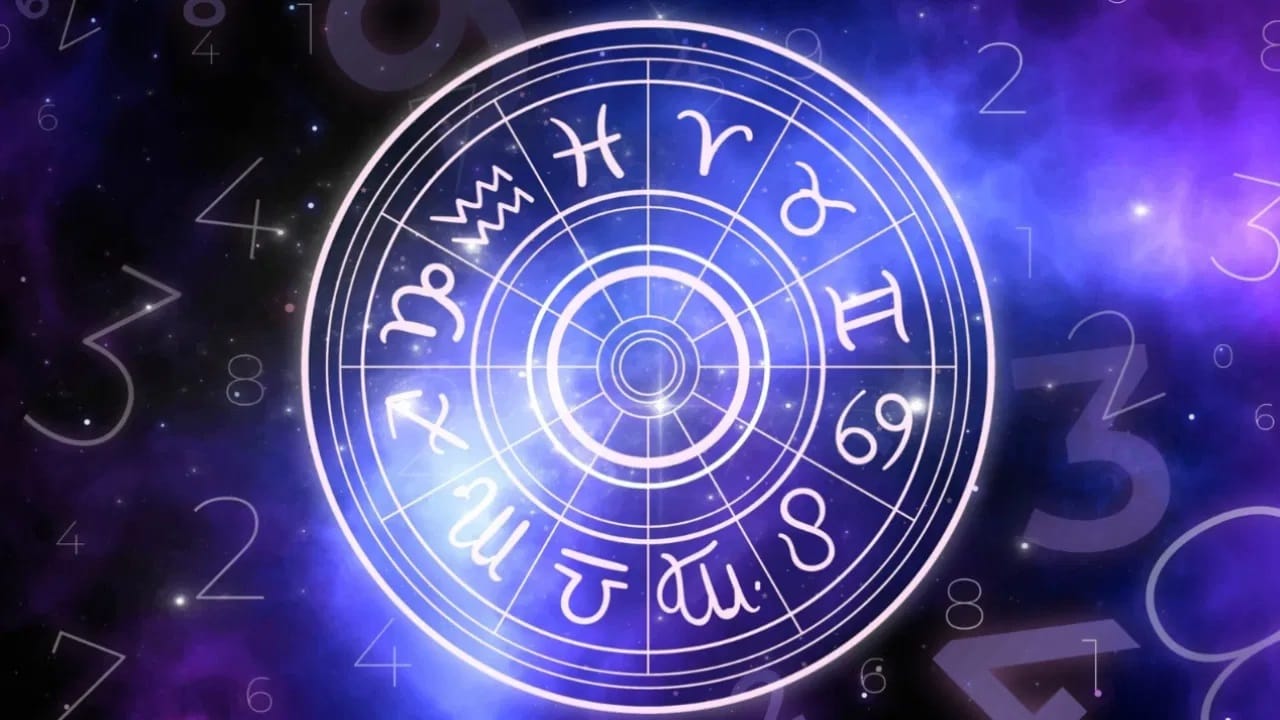 Weekly Lucky Zodiacs: आजपासून सुरु झालेत 'या' 5 राशींचे चांगले दिवस, कोणती आहे तुमची रास? Weekly Lucky Zodiacs: आजपासून सुरु झालेत 'या' 5 राशींचे चांगले दिवस, कोणती आहे तुमची रास?