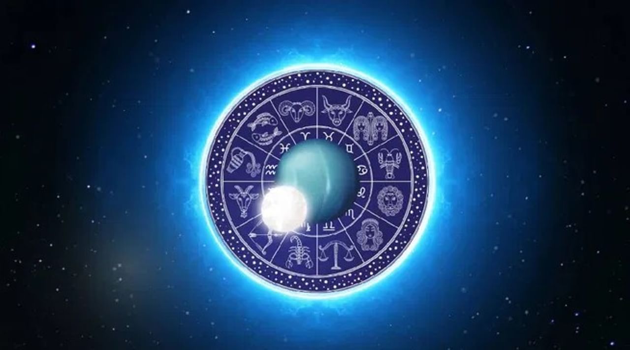 प्रत्येकजण शनीच्या साडेसातीला घाबरतो. शनीची साडेसाती एकदा मागे लागली की आयुष्यात अनेक चुकीच्या घटना घडतात, असे म्हटले जाते. सध्या तीन राशी शनीच्या साडेसातीतून जात आहेत. 