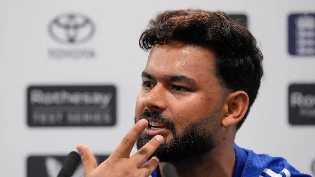 ENG vs IND : जे दिसतय, चुकीच वाटतय ते ऋषभ पंतने सरळ बोलून दाखवलं, लॉर्ड्स टेस्ट आधी मोठं वक्तव्य ENG vs IND : जे दिसतय, चुकीच वाटतय ते ऋषभ पंतने सरळ बोलून दाखवलं, लॉर्ड्स टेस्ट आधी मोठं वक्तव्य