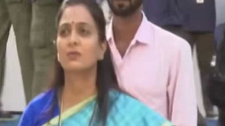 रोहिणी खडसे यांची पोलीस आयुक्तांसोबतची भेट रद्द रोहिणी खडसे यांची पोलीस आयुक्तांसोबतची भेट रद्द