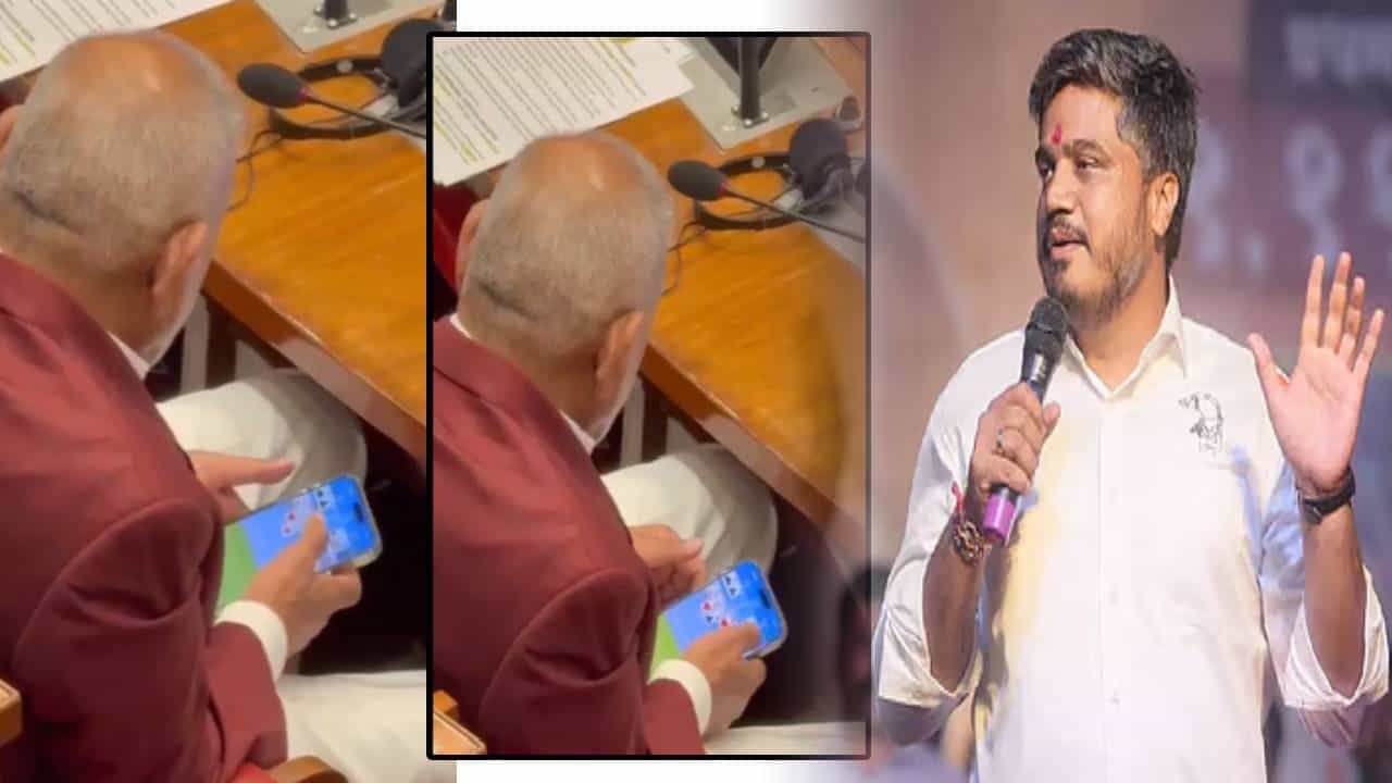 Rohit Pawar : कृषीमंत्र्यांचा सभागृहात रंगला रमीचा डाव; रोहित पवारांच्या 'त्या' दाव्यानं खळबळ Rohit Pawar : कृषीमंत्र्यांचा सभागृहात रंगला रमीचा डाव; रोहित पवारांच्या 'त्या' दाव्यानं खळबळ