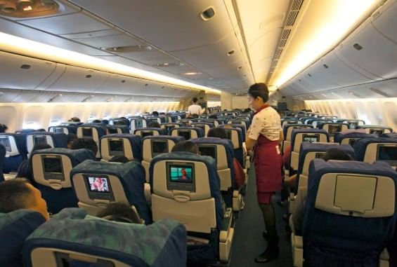 विमानातील ही सिक्रेट रुम क्रू-मेंबर्सना आराम करण्यासाठी असते. तसेच लांब पल्ल्याच्या प्रवासात क्रू मेंबर्सचा उत्साह कायम राहावा म्हणून त्यांना येथे आराम करण्याची सुविधा आहे.