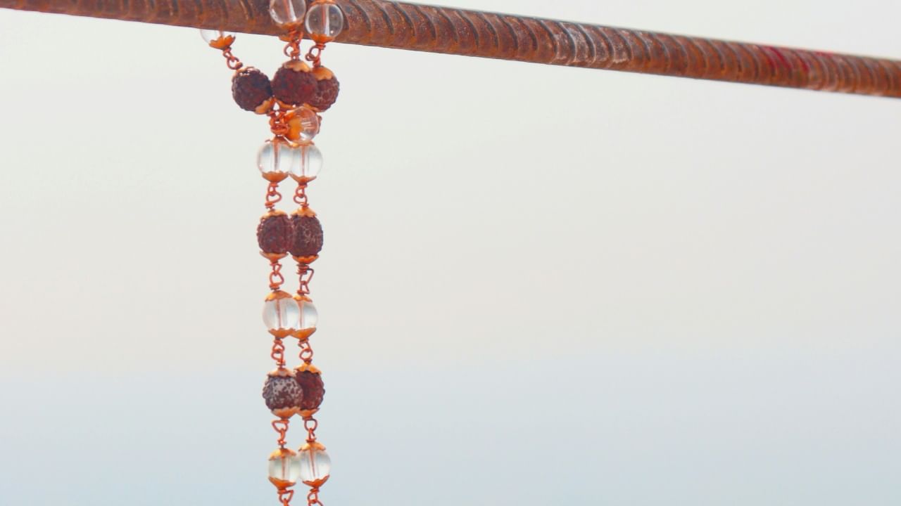 ( डिस्क्लेमर : वरील माहिती उपलब्ध स्रोतावरून देण्यात आलेली आहे. याच्या तथ्यांबद्दल आम्ही कुठलाही दावा करीत नाही, तसेच अंधश्रद्धेला दुजोरा देत नाही)