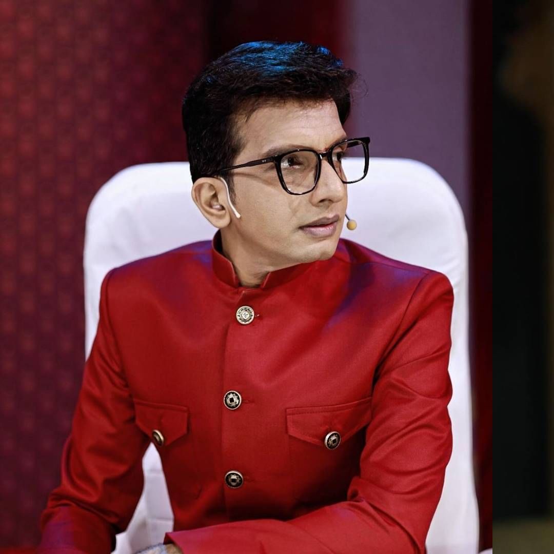 निलेश ‘आपल्या डोक्यात हवा गेली’ असं राशीचक्रकार शरद उपाध्ये आपल्या पोस्टममध्ये म्हणाले. त्यावर आता निलेश साबळेने सोशल मीडियावरच दोन व्हिडिओ पोस्ट करुन प्रत्युत्तर दिलं आहे.