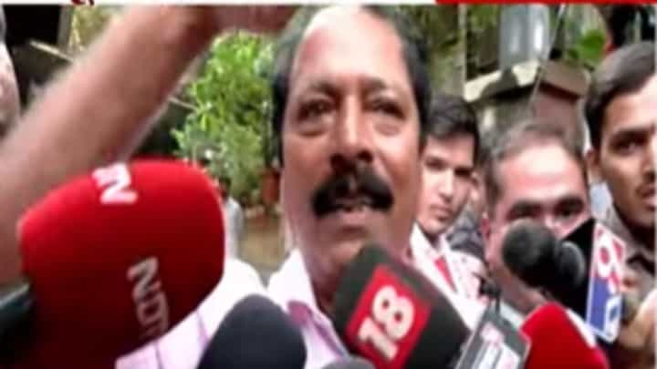 रामदास कदमांचे बंधु अनिल परबांच्या भेटीला; मोठं कारण आलं समोर रामदास कदमांचे बंधु अनिल परबांच्या भेटीला; मोठं कारण आलं समोर