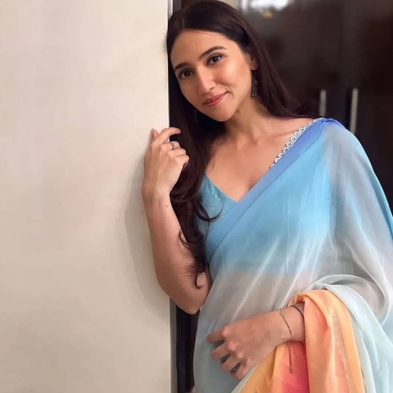 काही काळापूर्वीच आयपीएलचा सीजन संपला. फायनलमध्ये विराट कोहलीच्या आरसीबीने पंजाब किंग्सला हरवलं. श्रेयस अय्यरच्या टीमसोबत संपूर्ण सीजनमध्ये एक 30 वर्षीय अभिनेत्री होती. ती अभिनेत्री प्रिती झिंटा नाहीय. ती पंजाब किंग्सची मार्केटिंग आणि डिजिटल कंटेंट क्यूरेटर होती.