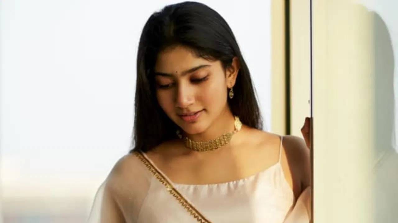 काही काळापूर्वी 'रामायण' च्या अनाउंसमेंटचा व्हिडिओ आला होता, तेव्हापासूनच चाहते या चित्रपटासाठी खूप उत्सुक आहेत. लोकांना या चित्रपटाकडून खूप अपेक्षा आहेत. नितेश तिवारी या चित्रपटाचे दिग्दर्शन करत आहेत.