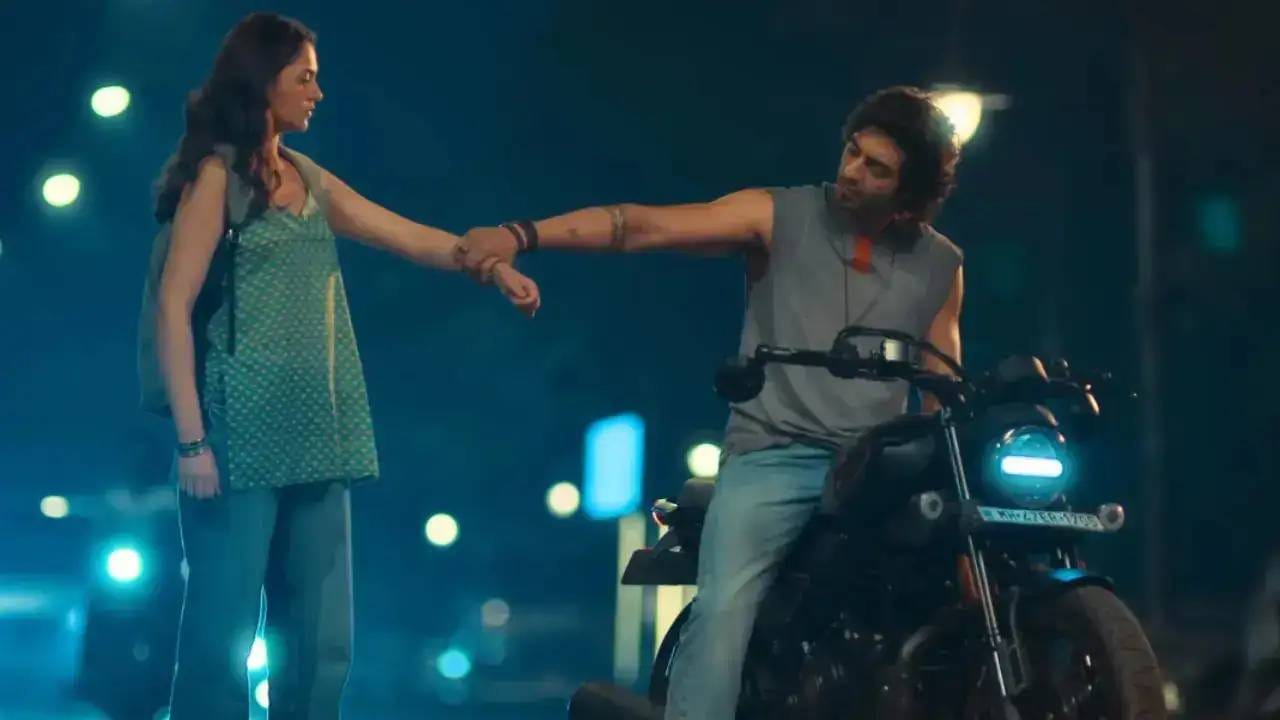 Saiyaara : 'सैय्यारा'ची दहाव्या दिवशी त्सुनामी; शाहरुखलाही टाकलं मागे, रचला नवा विक्रम