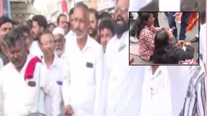 Sambhajinagar : संभाजीनगरात छावा संघटनेसह कॉंग्रेस कार्यकर्ते आक्रमक Sambhajinagar : संभाजीनगरात छावा संघटनेसह कॉंग्रेस कार्यकर्ते आक्रमक