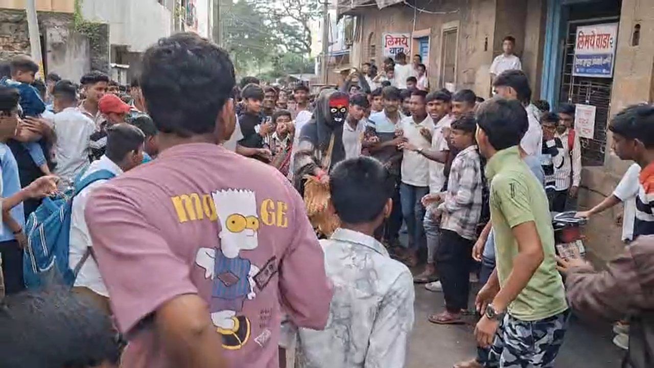 सांगली शहराच्या गल्लोगल्लीत सध्या एका वेगळ्याच 'दहशती'ची चर्चा आहे. ही दहशत आहे 'तडकडताई'ची....