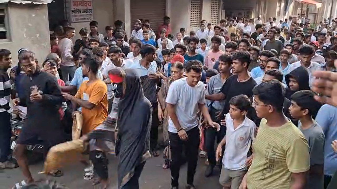 'तडकडताई'चा दरारा खूप मोठा असून, अनेक लहान मुलेच नाही तर मोठी मुलेही तिला प्रचंड घाबरतात. संस्थान काळापासून सुरू असलेली ही आगळीवेगळी आणि वैशिष्ट्यपूर्ण परंपरा २१ व्या शतकातही सांगलीत मोठ्या उत्साहात जपली जात आहे.