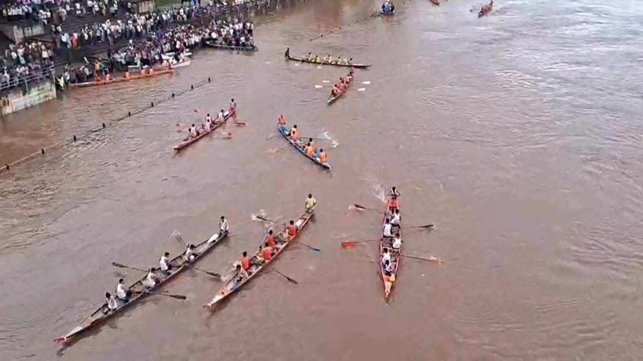प्रेक्षकांचा कल्ला, टाळ्यांचा गजर आणि 'भारत माता की जय' चे नारे यामुळे कृष्णा नदीचे पात्र खऱ्या अर्थाने दुमदुमून गेले होते. ही शर्यत केवळ एक क्रीडा स्पर्धा नसून, त्या सांगलीच्या सांस्कृतिक परंपरेचा एक अविभाज्य भाग आहेत.