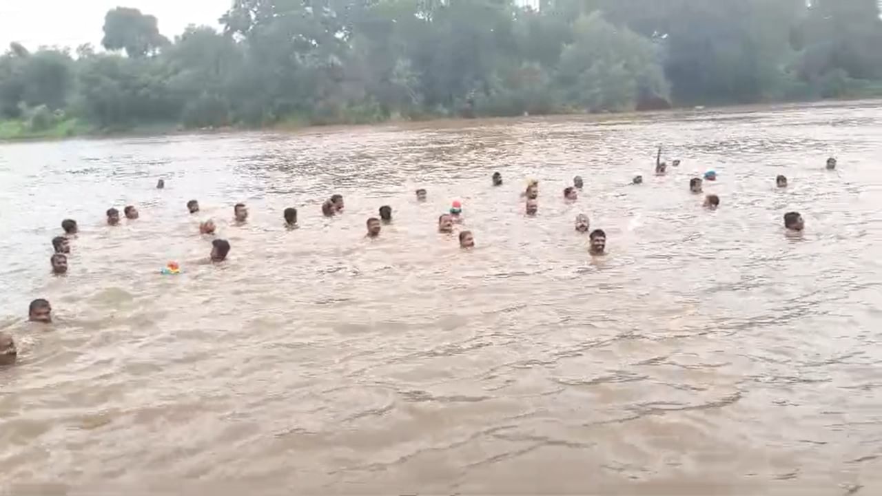 आमणापूरपासून भिलवडी घाटापर्यंत कृष्णा नदीच्या पाण्यात हा कार्यक्रम झाला. ज्यात भिलवडीचे जवळपास ८० लोक सहभागी झाले. त्यांनी पुराच्या पाण्यात पोहण्याचा आनंद घेतला.  यावेळी भिलवडीच्या लोकांनी ही जुनी परंपरा जपली.