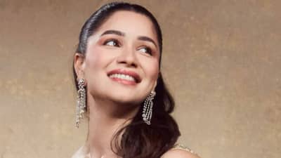 Sara Tendulkar : सारा तेंडुलकरची समुद्रात मस्ती, डान्स पाहून चाहते फिदा .. फोटो व्हायरल !